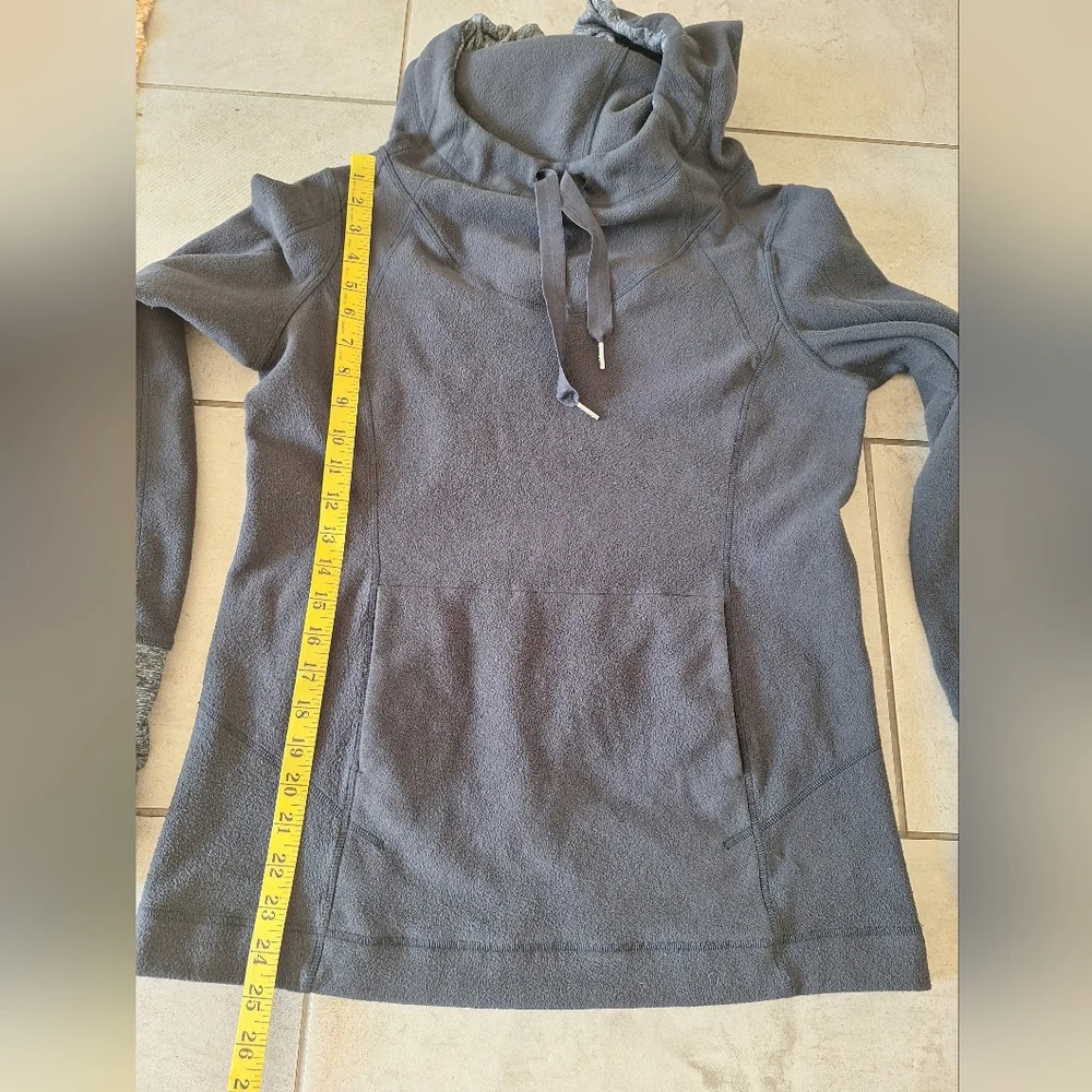 lululemon Women's‎ Black Hoodie with Gray Accents